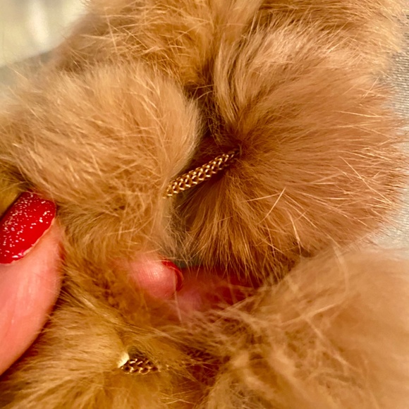 Rabbit pompom fur scarf - Picture 6 of 7